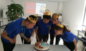 浓情家文化，，，，，，，恩典暖人心&mdash;&mdash;中岳店进行第三季度员工生日会